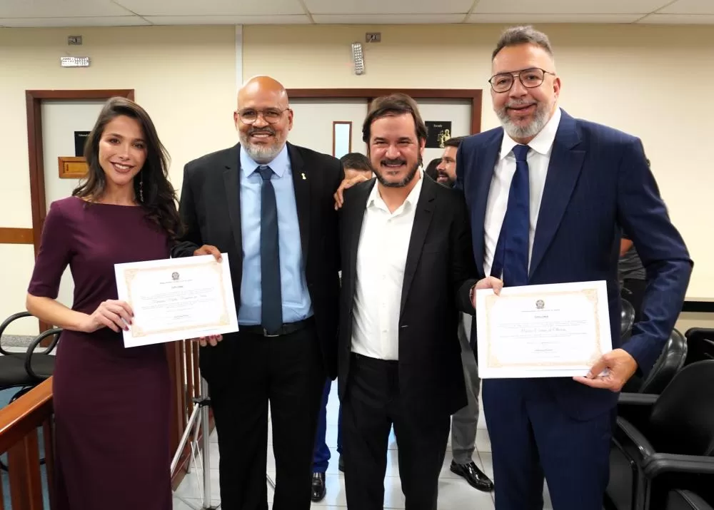 Esquerda para direita, vice-prefeita eleita, Mariana Malta, vice-prefeito de Belford Roxo, Marcelo Canella, presidente nacional do União Brasil, Antônio de Rueda, prefeito eleito Márcio Canella