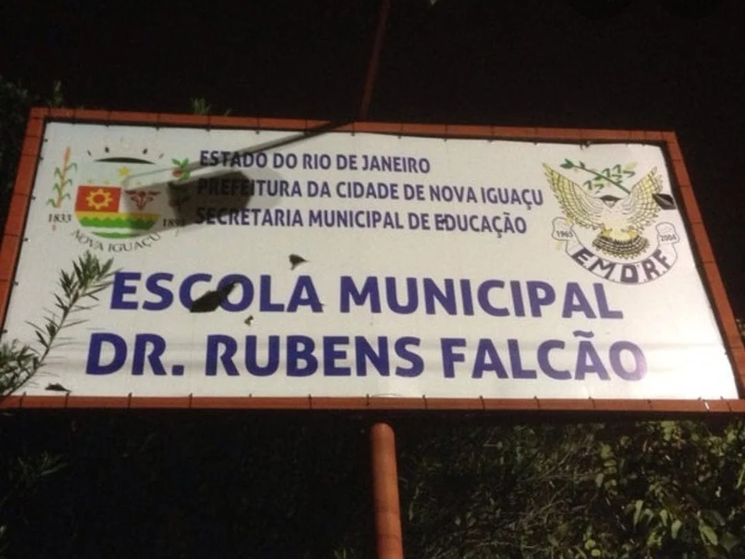 Disparos atingem portão de escola municipal em Santa Eugênia
