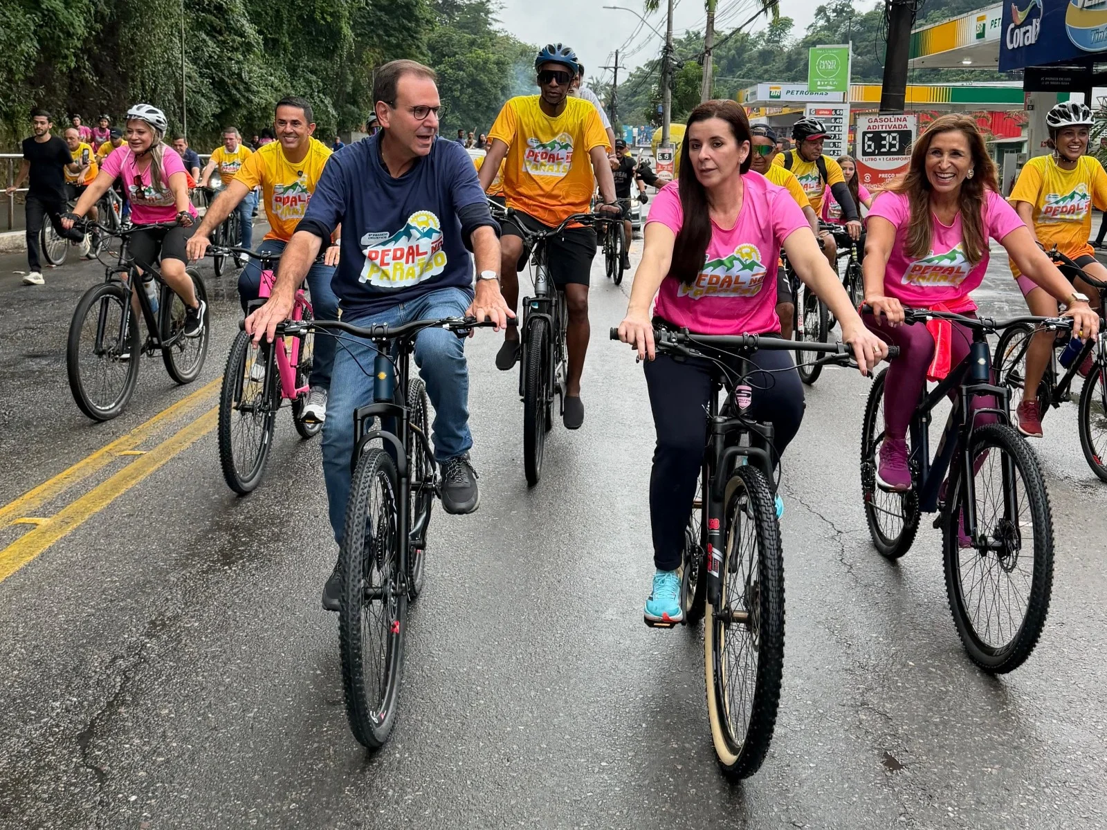 Eduardo Paes participa de eventos em Duque de Caxias no Dia do Trabalhador