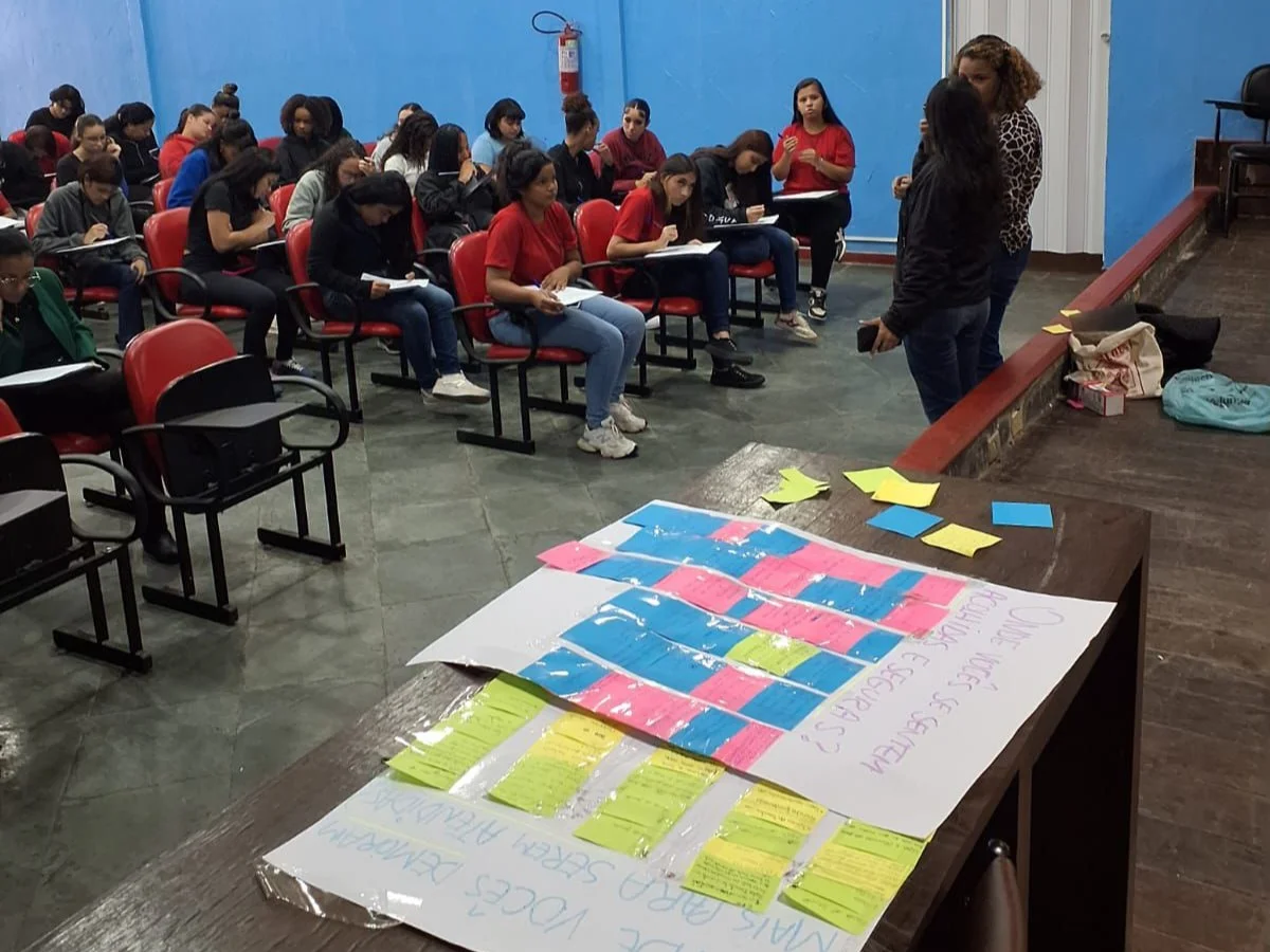 Formação sobre saúde de mulheres negras cis e trans reúne participantes em Nova Iguaçu
