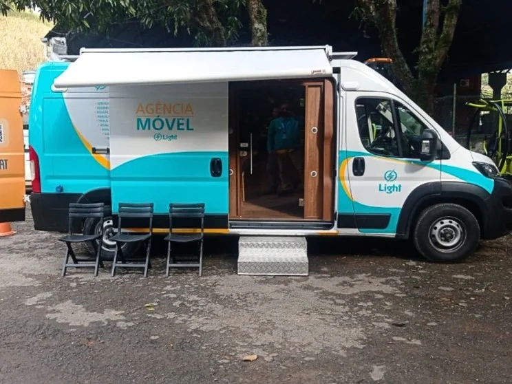Light leva atendimento itinerante a São João de Meriti e Japeri e orienta clientes sobre serviços digitais