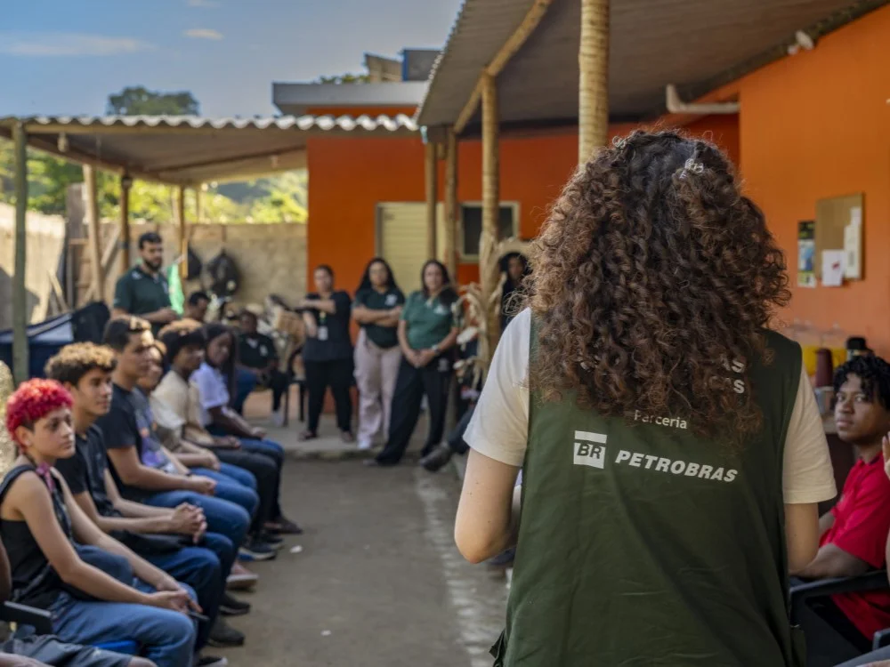 Jovens de Magé são capacitados para implantar coleta seletiva porta a porta em Suruí