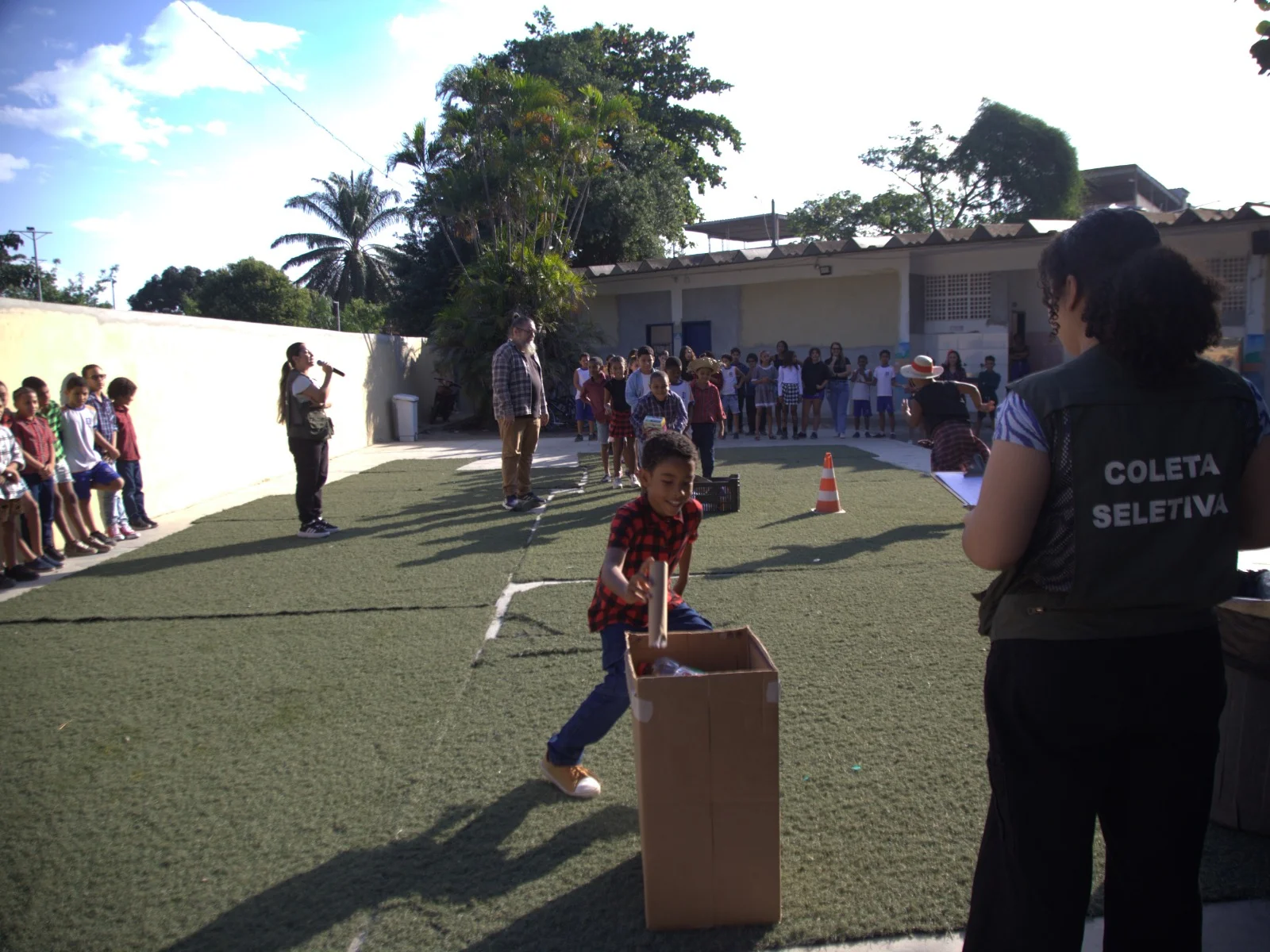 Projeto incentiva reciclagem e mobiliza estudantes da rede municipal de Nova Iguaçu