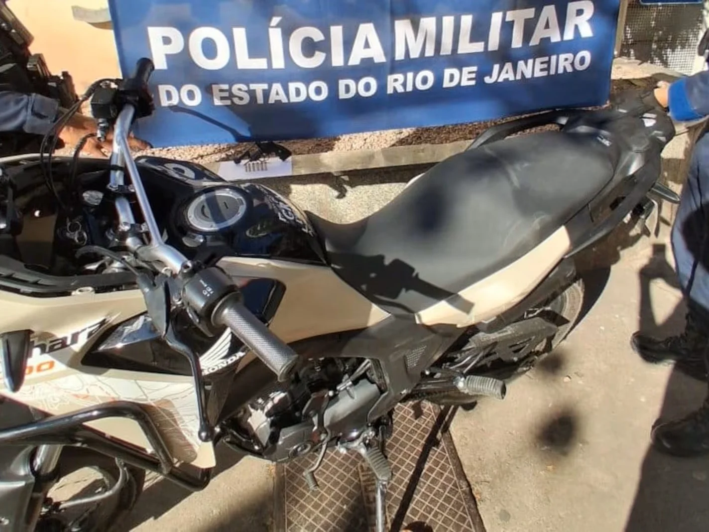 Policial militar impede roubo de motocicleta e prende suspeito em Belford Roxo