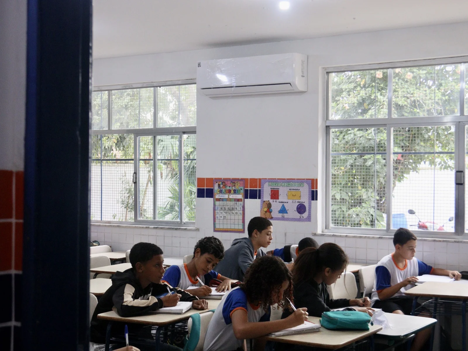 Escola de Queimados amplia estrutura e passa a atender alunos da Pré-Escola ao 9º ano