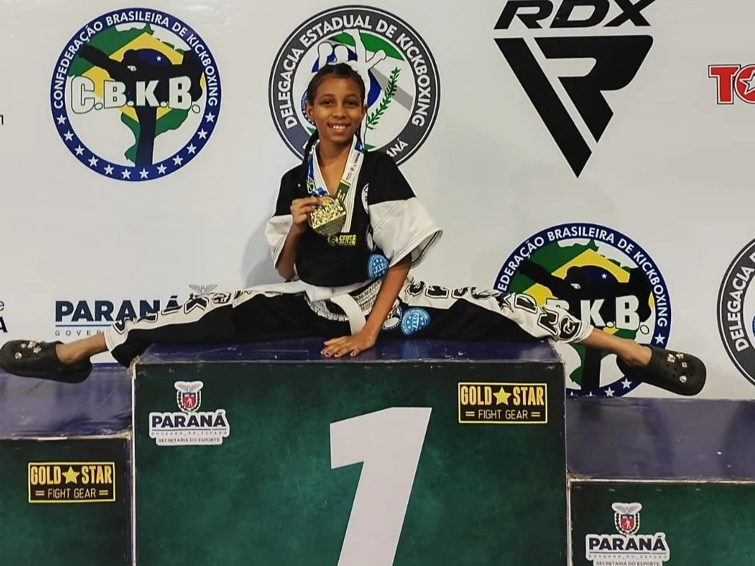 Atleta de 9 anos de São João de Meriti conquista dois ouros no Campeonato Brasileiro de Kickboxing
