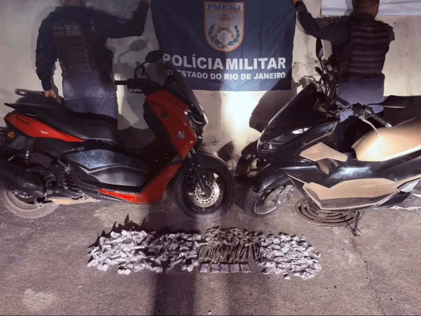 Polícia Militar detém quatro suspeitos e recupera motocicleta roubada em São João de Meriti