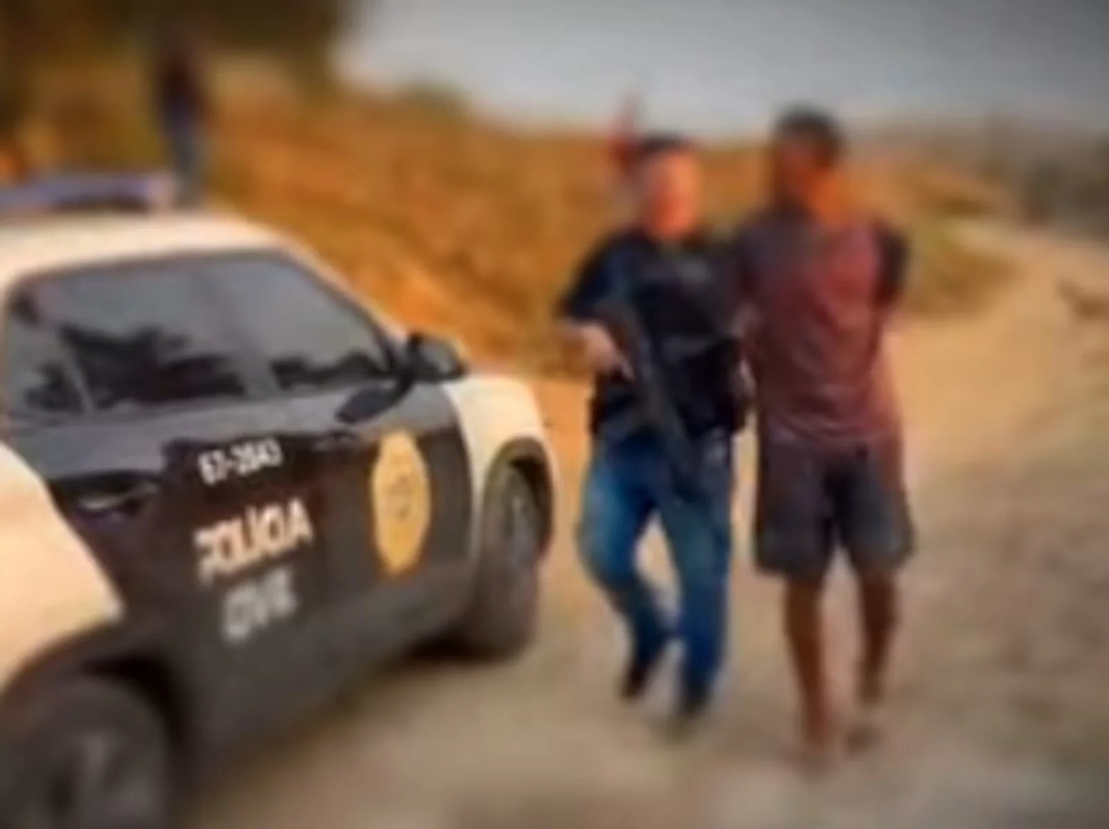 Polícia Civil desarticula ponto de venda de drogas e detém dois suspeitos em Belford Roxo