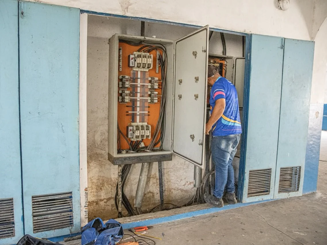 CIEP 496, em Itaguaí, retoma aulas presenciais após reposição de cabos furtados
