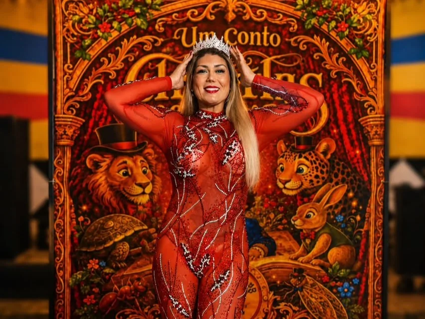 Claudia Rodrigues será musa da Estácio de Sá e rainha de bateria da Alegria do Vilar em 2027