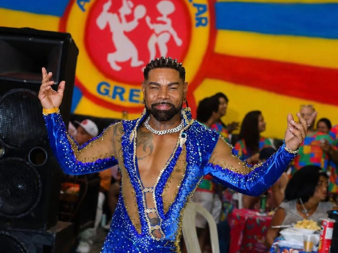 Anderson Reis renova reinado à frente da bateria da Alegria do Vilar para o Carnaval 2027