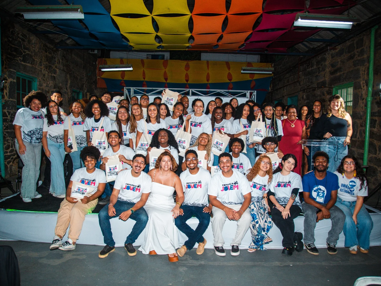 Paracambi encerra Semana da Juventude com entrega de celulares e congresso estudantil