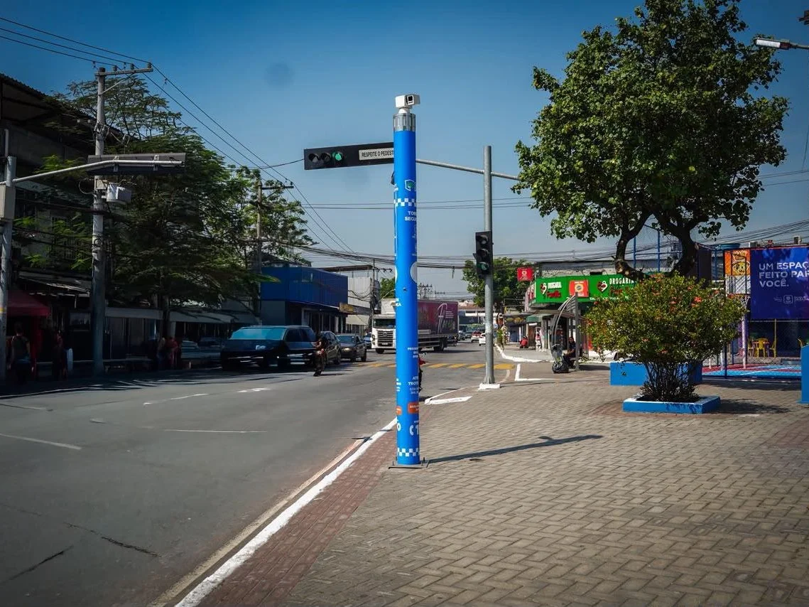 Duque de Caxias terá 30 torres de segurança com 180 câmeras equipadas com IA