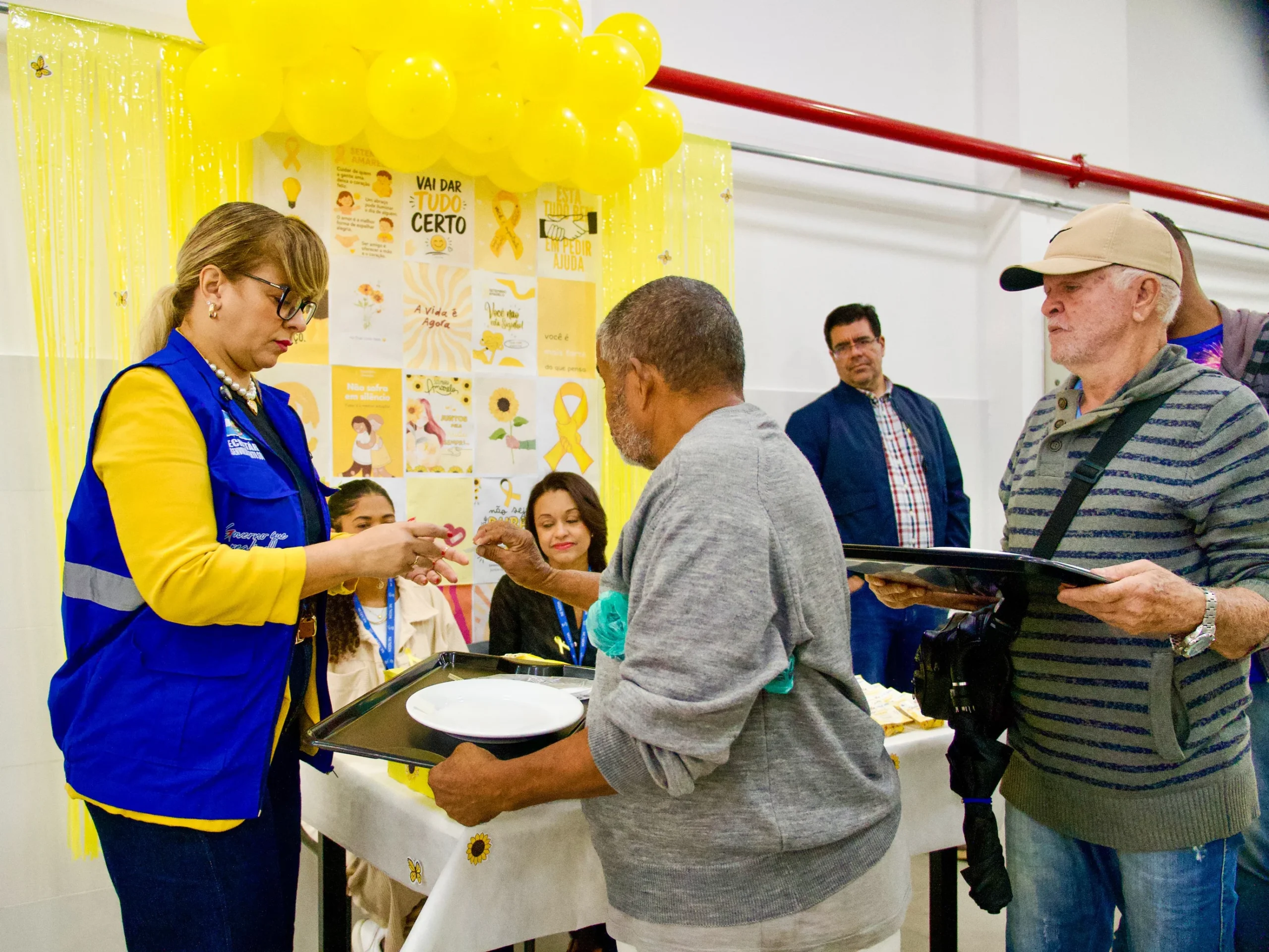 Ação do Setembro Amarelo promove escuta e acolhimento no Restaurante do Povo de Nilópolis